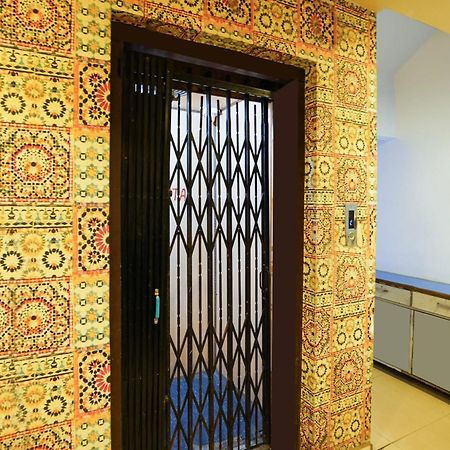 Hotel O Crystal Ahmedabad Exterior foto