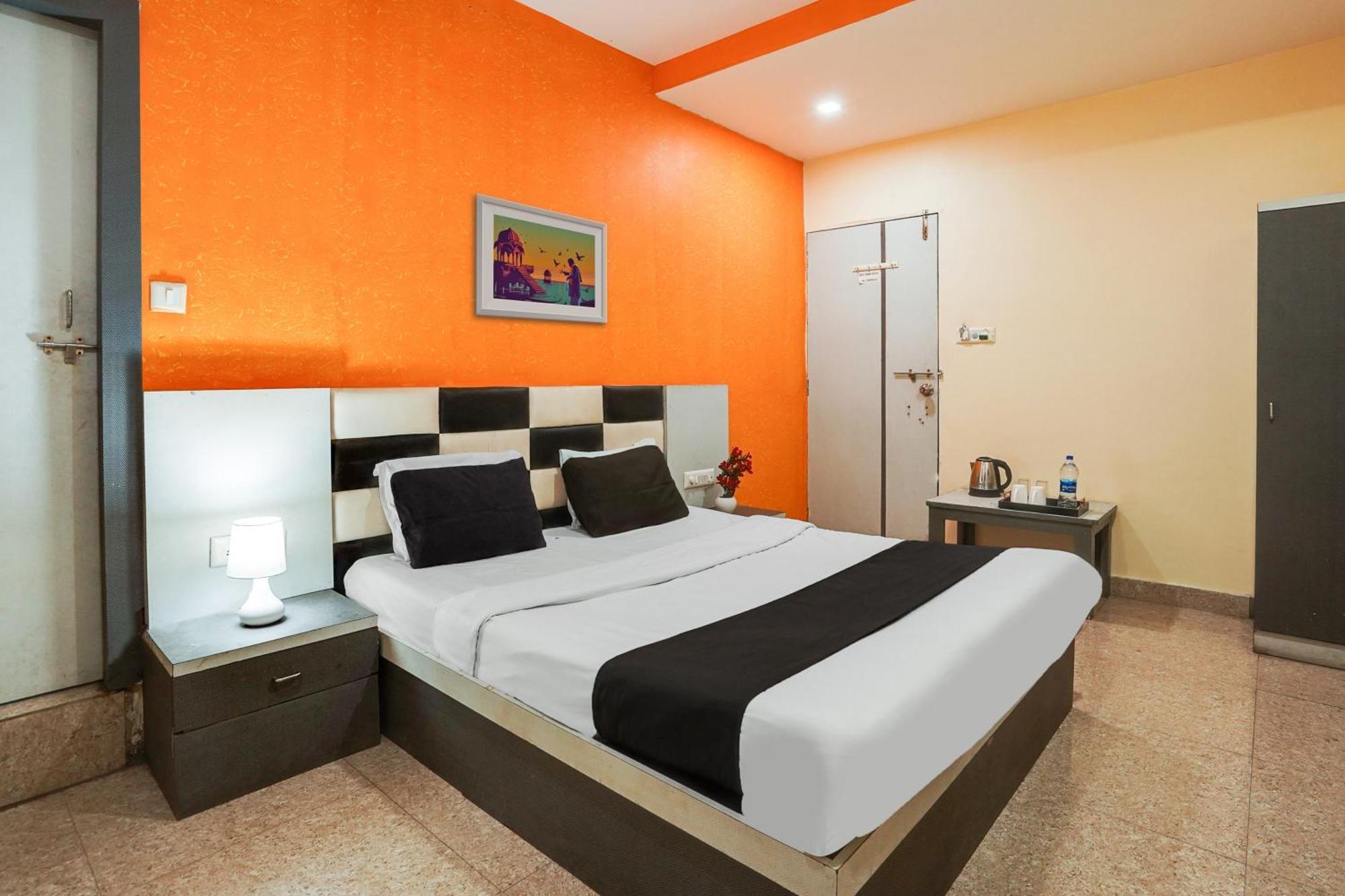 Hotel O Crystal Ahmedabad Exterior foto