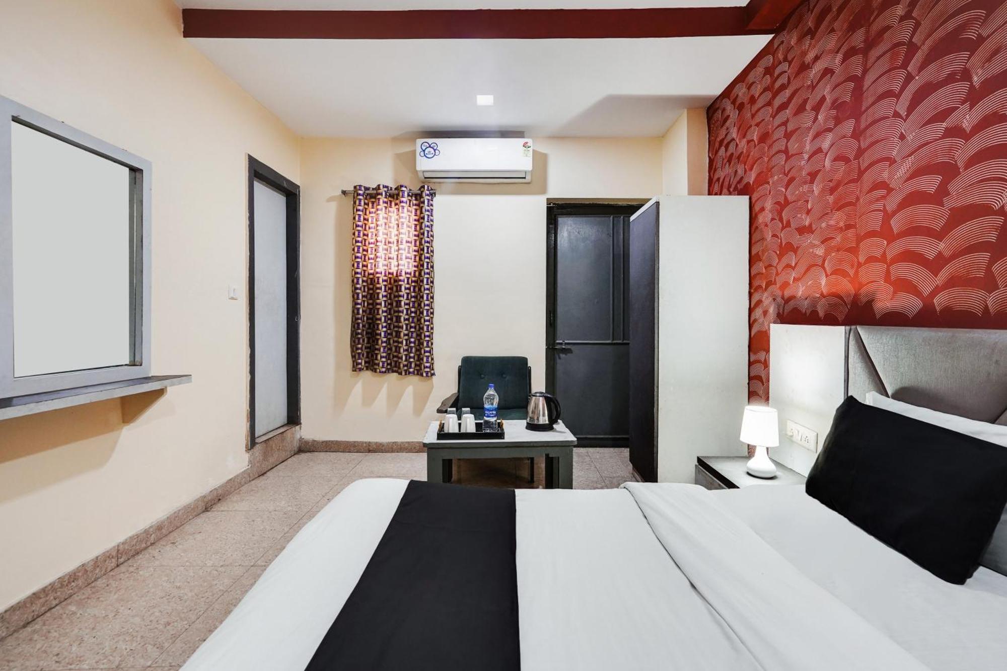 Hotel O Crystal Ahmedabad Exterior foto