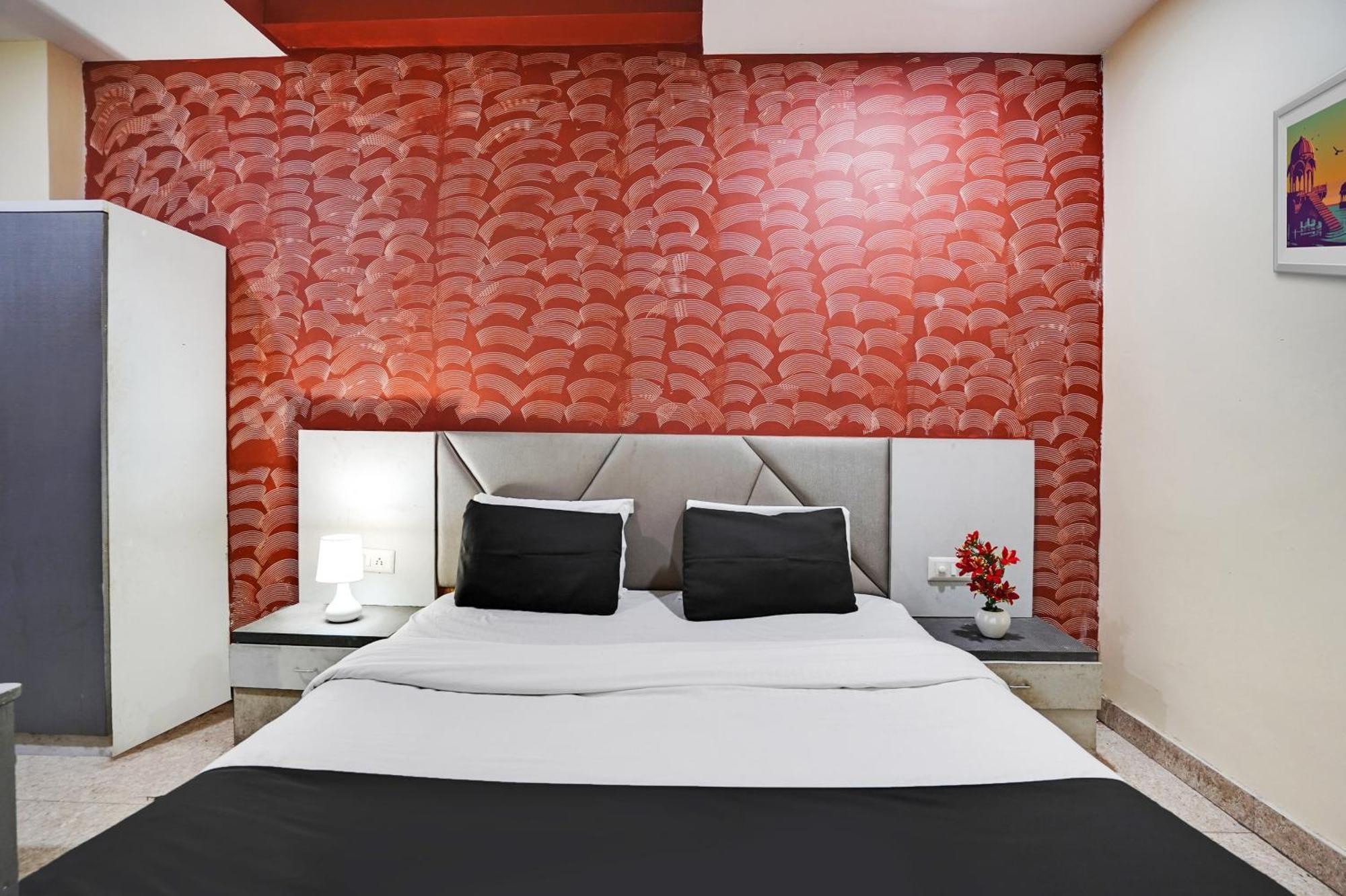 Hotel O Crystal Ahmedabad Exterior foto