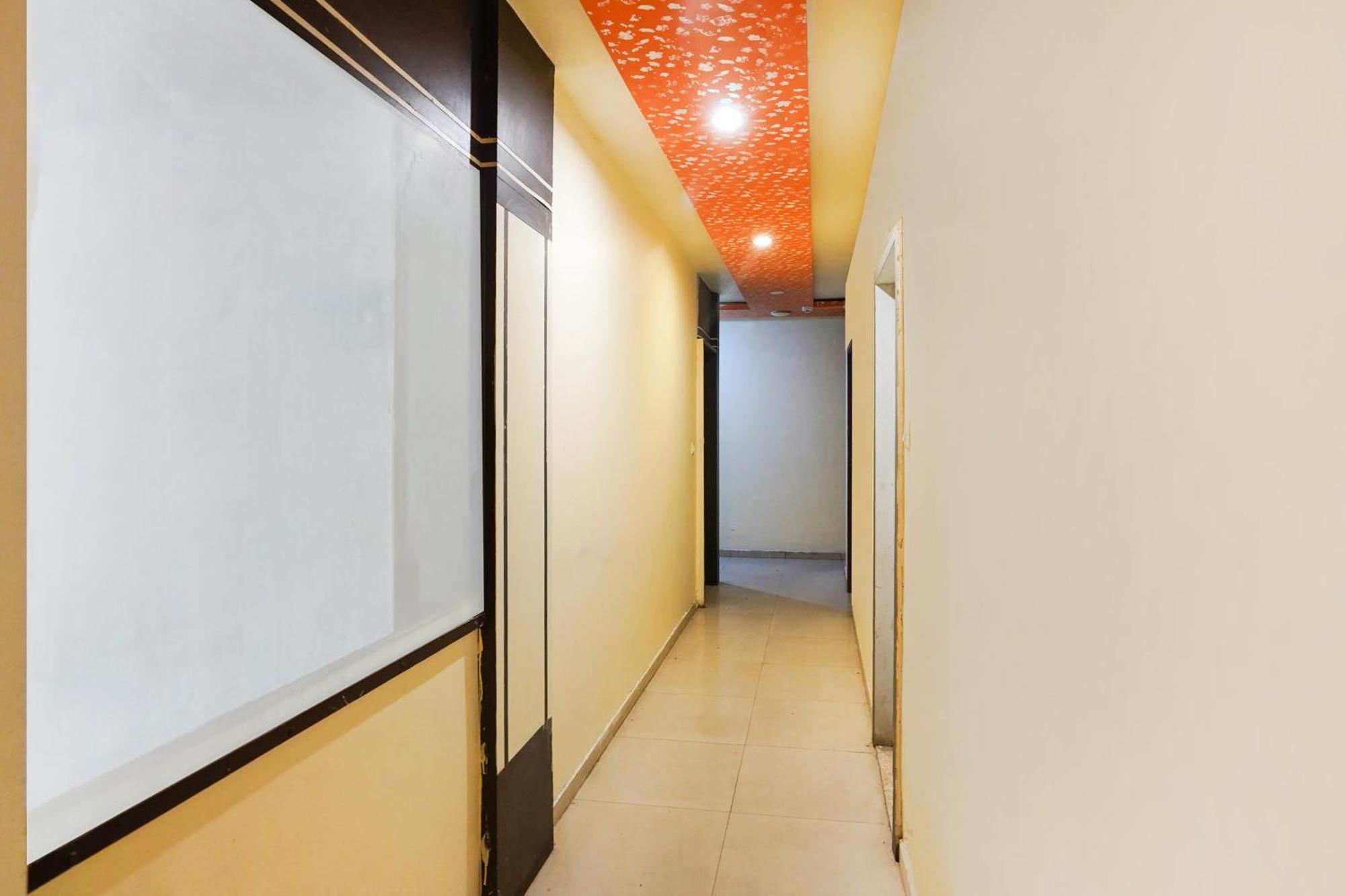 Hotel O Crystal Ahmedabad Exterior foto