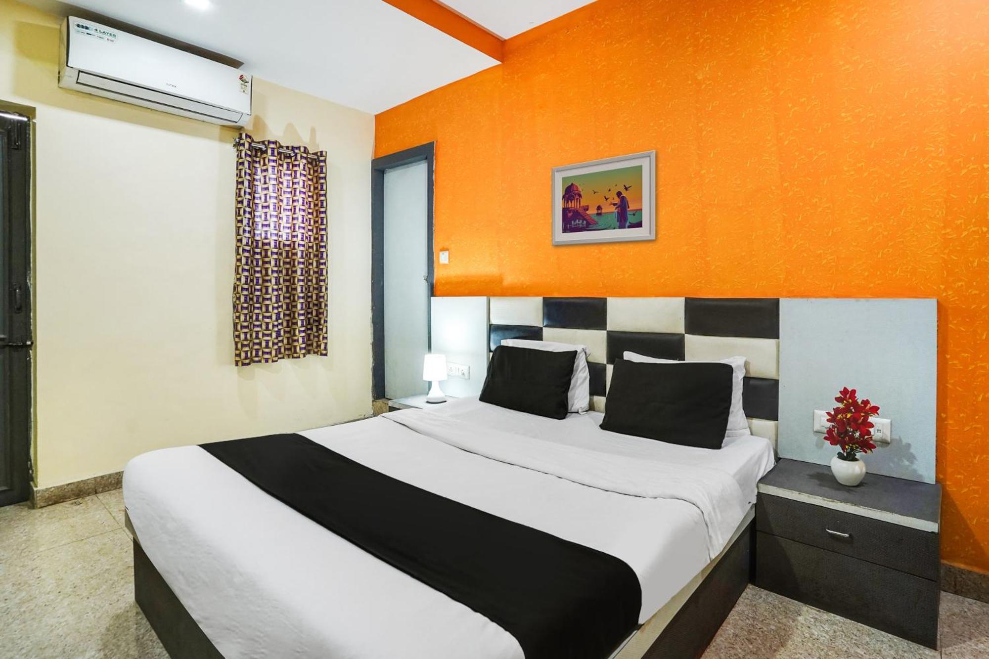 Hotel O Crystal Ahmedabad Exterior foto
